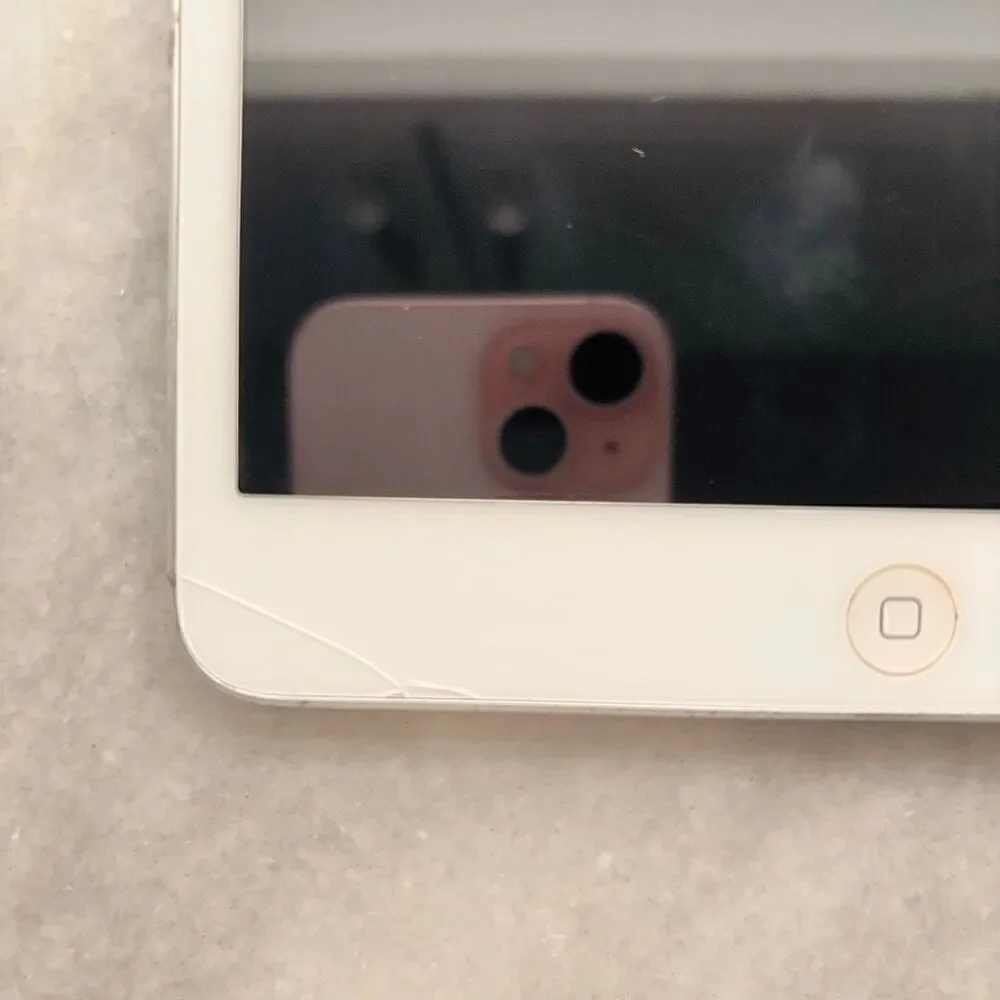 Apple Ipad Mini Silver 2012 First Generation Model - Silver